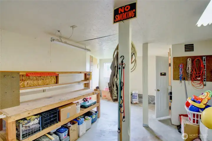 Shop office space. Shop office space.