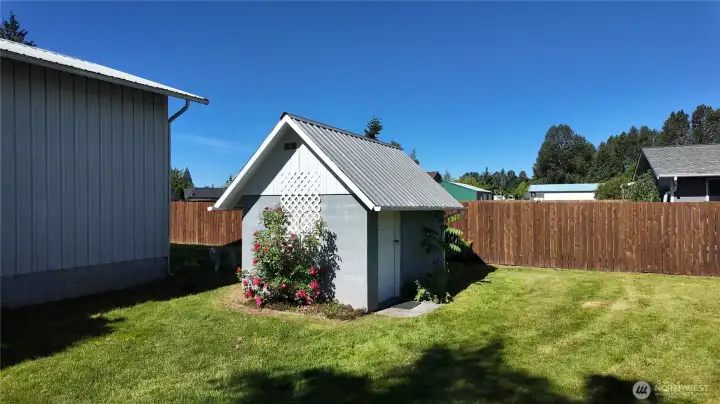 Metal roof outbuilding. Metal roof outbuilding.
