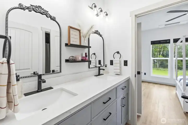 Jack & Jill bath