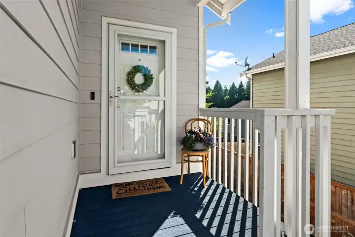 Deck with tracks for easy maintenance Deck with tracks for easy maintenance