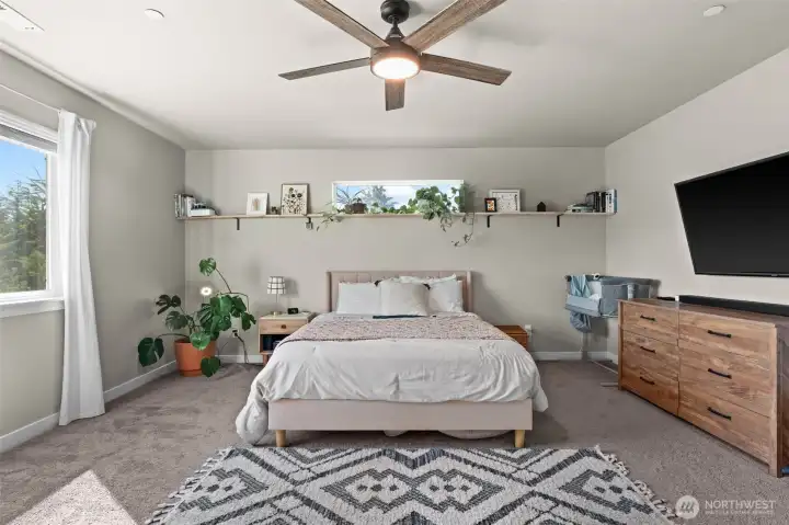 Tons of room and natural light Tons of room and natural light