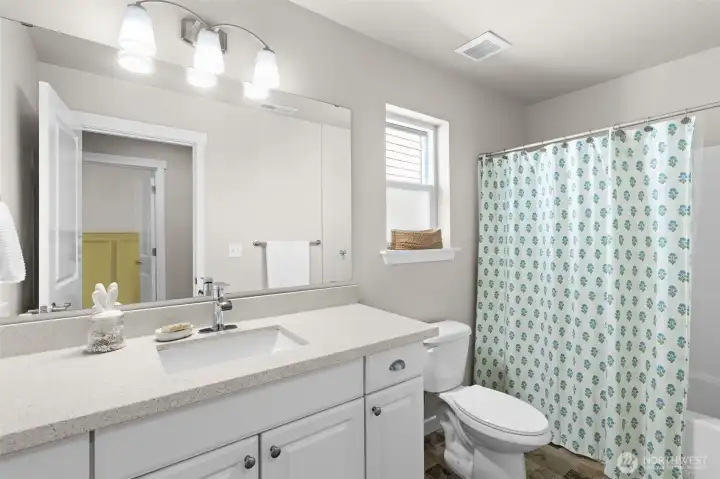Full bath for the upstairs bedrooms Full bath for the upstairs bedrooms