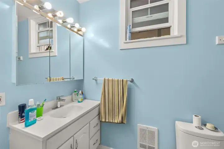 Primary bath on main Primary bath on main