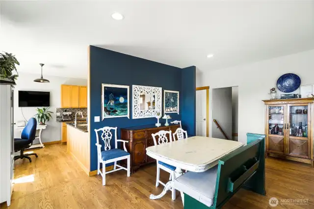 9-Foot Ceilings – Adds to the spacious, airy feel of the home.