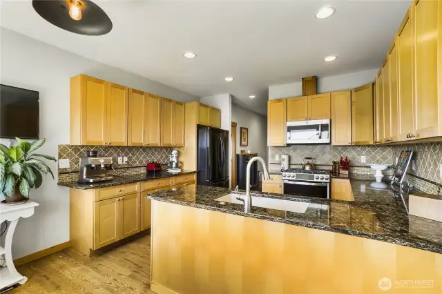 Plenty of Counter Space – Ideal for meal prep and entertaining.