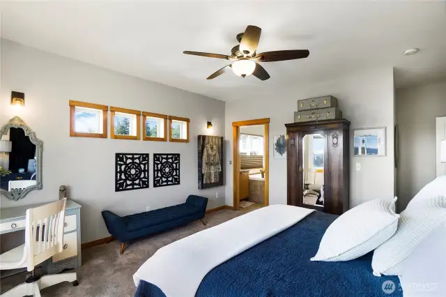 Abundant Natural Light – Creates a warm and inviting atmosphere.