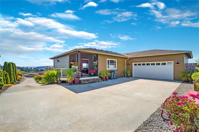 Great off street parking, and large 2 car garage. Raised bed gardens to right of garage. Blueberries, raspberries, apples, strawberries, grapes, potatoes and room for tomatoes etc! The weather is hotter out here! tomatoes and warm weather fruits and veggies love our "Banana Belt Weather" warmer, sunnier and fewer days of rain! Yes, Hansville is part of the rainshadow!