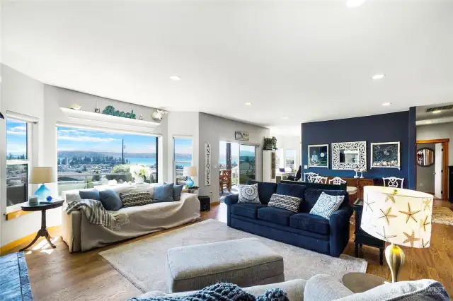 Large Windows – Maximize natural light and stunning vistas.