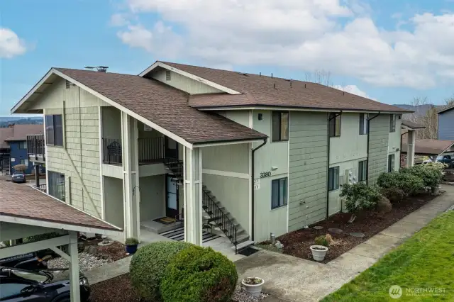 There are 4 units in this building. This unit is a ground floor unit, steps from the covered parking spot. This building will be updated with new paint.