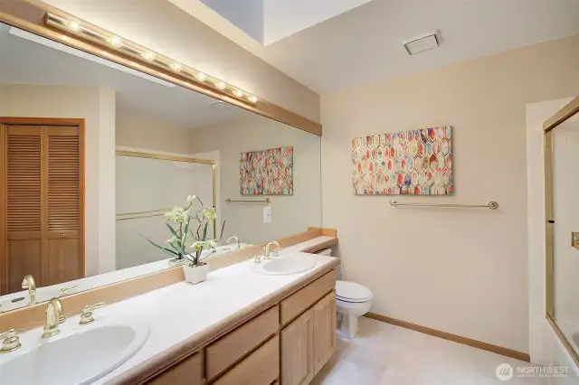 Bath off second floor bedrooms