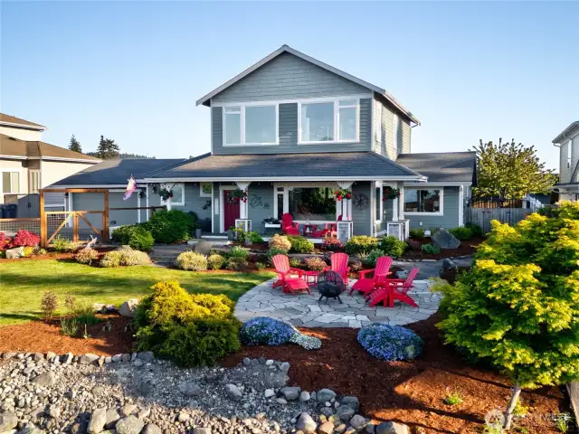 Outdoor seating, beautiful landscaping, fully fenced front yard