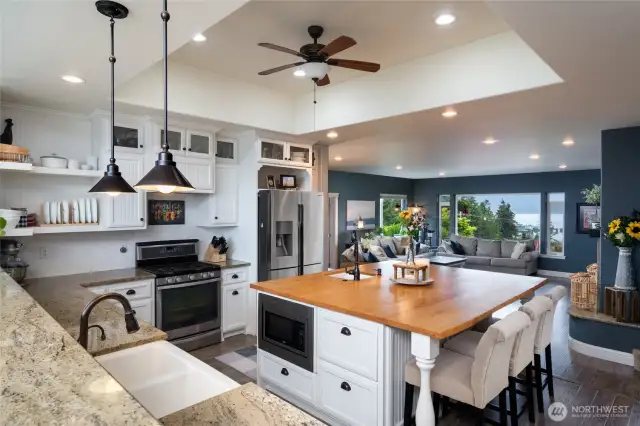 contemporary well-lit open design