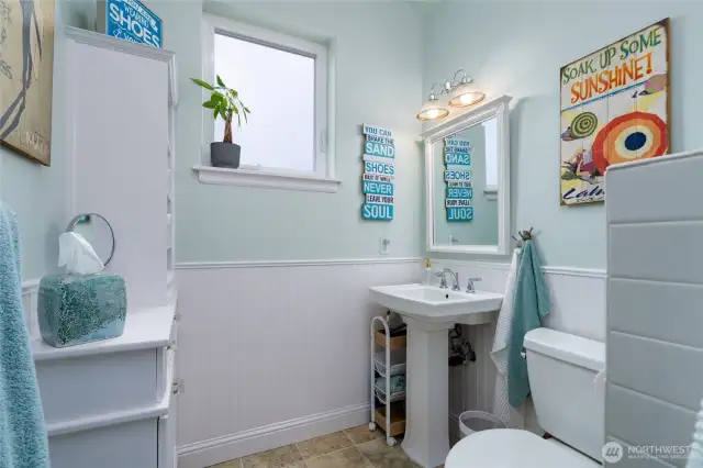 upstairs 3/4 bath