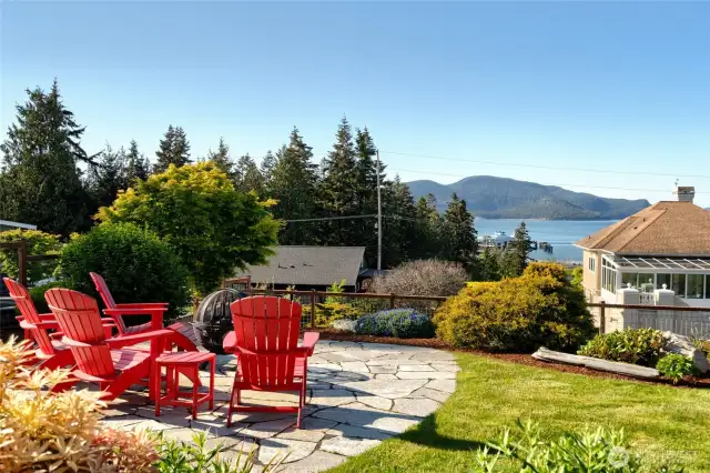 Peaceful spot to entertain or relax and watch the ferry, barges, sailboats and what ever might pass by