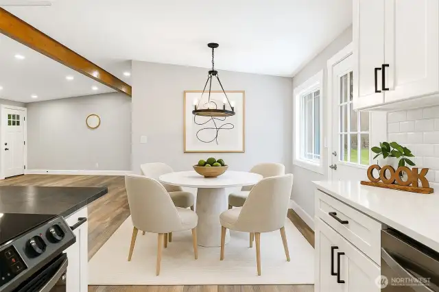 Virtually staged dining