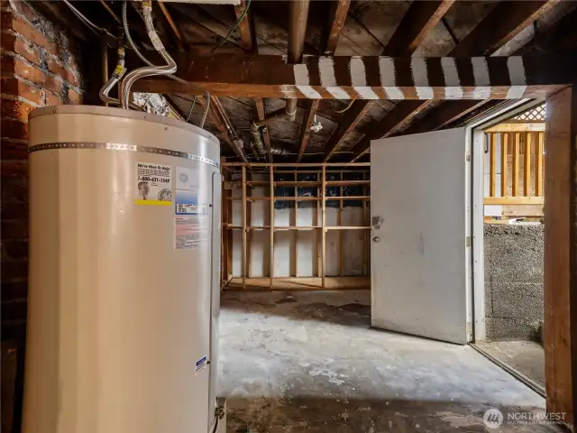 Basement has separate entrance!