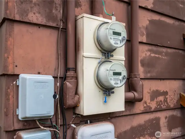 House is listed as a duplex with 2 power meters!