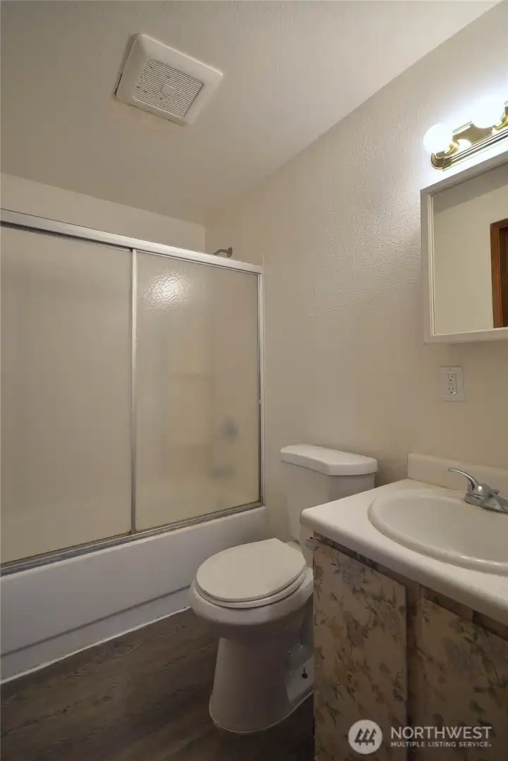Lower Level full bath