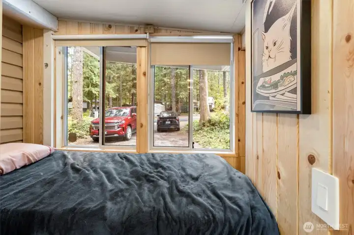 Twin bed in side addtion.