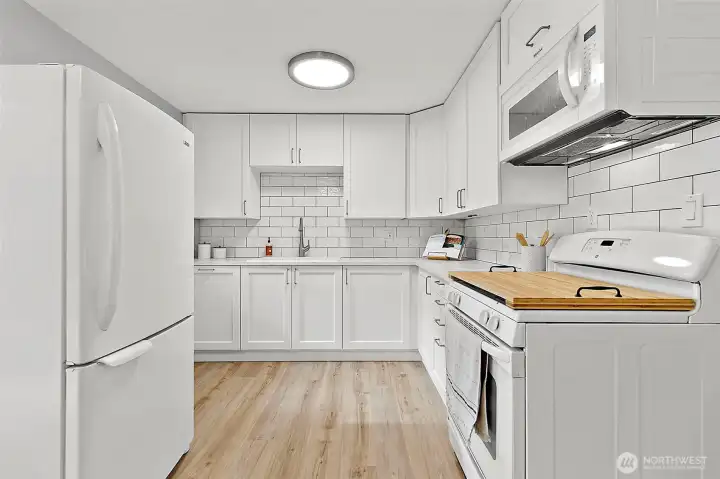 All appliances stay with the home.