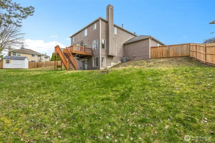 One of the biggest lots in Summerwind in ready for your imagination