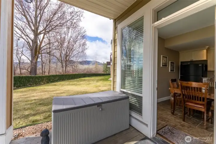 Lower Level Patio & Lawn space