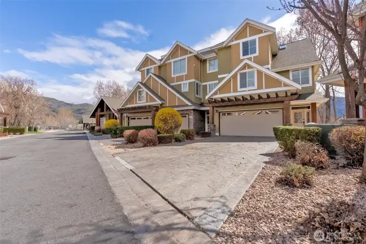 Exterior views of driveway & out towards gated entry