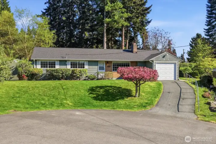 Charming rambler in culdesac