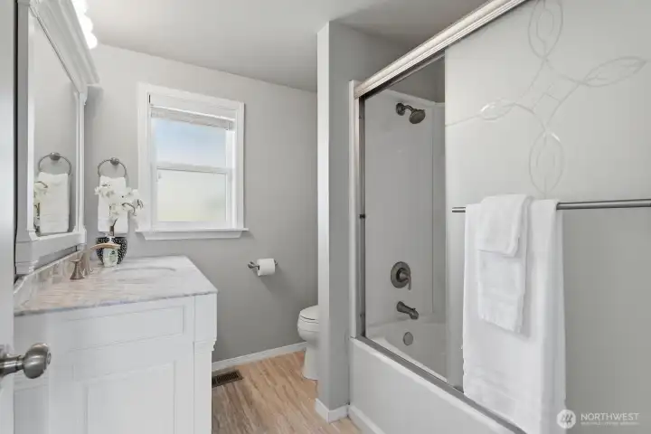 Marble top vanity in refreshed full bath