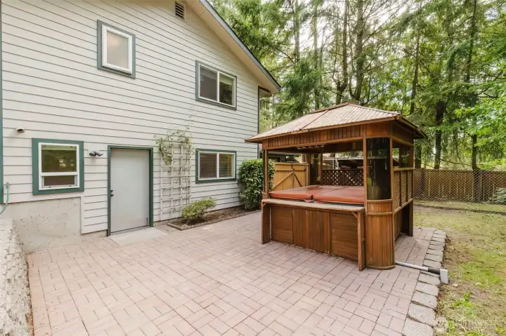 Custom gazebo with hot tub which hasn't been used recently -  No known leaks and holds water but pump needs serviced or replaced/ Seller can have removed if Buyers aren't interested in it.