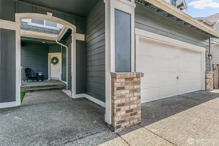 Covered entry welcomes you home. Covered entry welcomes you home.