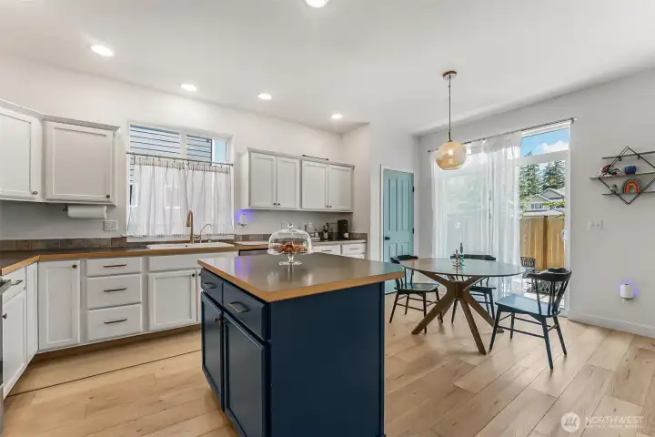 Plenty of cabinets and counter space. Plenty of cabinets and counter space.