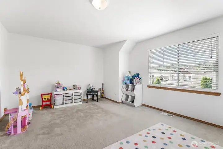 Oversize Bonus room. Oversize Bonus room.
