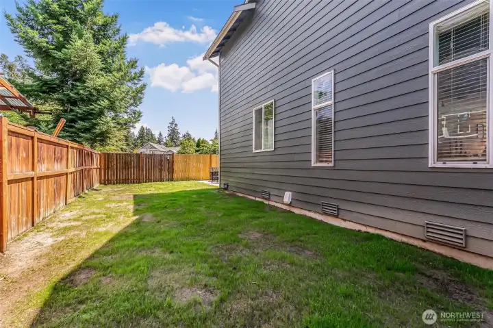 Side yard was recently seeded and new grass coming soon! Side yard was recently seeded and new grass coming soon!