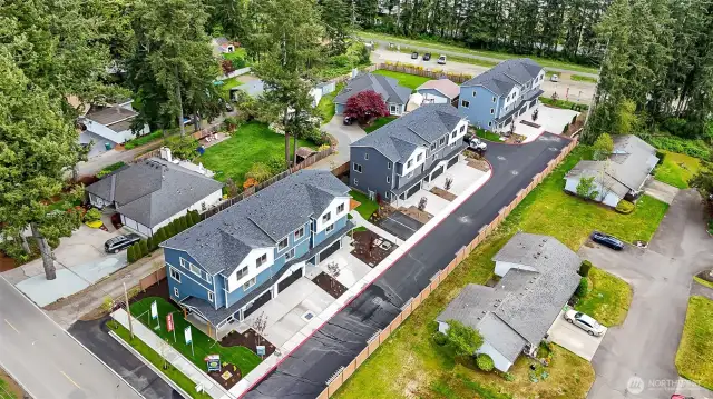 Photographs are for illustrative purposes only. Features, finishes, interior/exterior colors, landscaping and floorplan shown may vary from actual homes built.