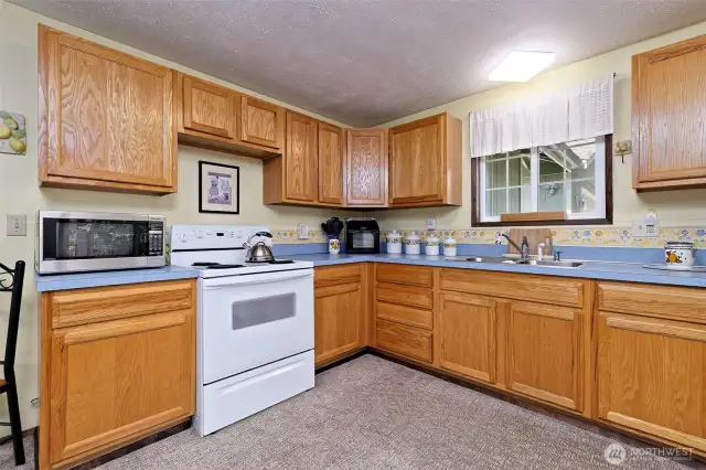 Another side of the kitchen