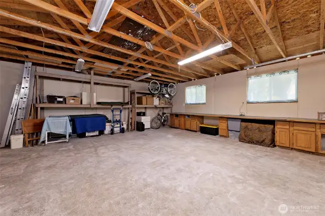Spacious garage