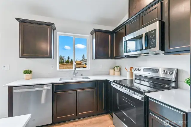 Photographs are for illustrative purposes only. Features, finishes, interior/exterior colors, landscaping and floorplan shown may vary from actual homes built.