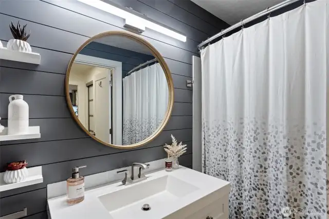 Start your day off right with the fresh look of this bathroom!