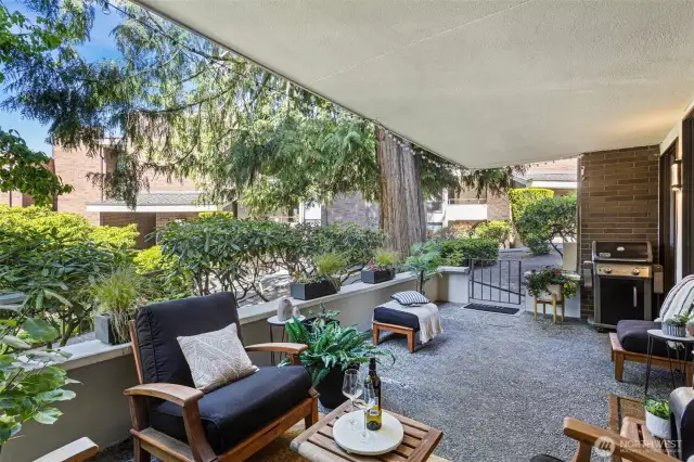 Fury friends will love this condo's amenities as much as you! From direct access to the outdoors, grassy pet relief areas nearby, keypad access to a huge playfield for running, and the distraction of resident hummingbirds to mention just a few!