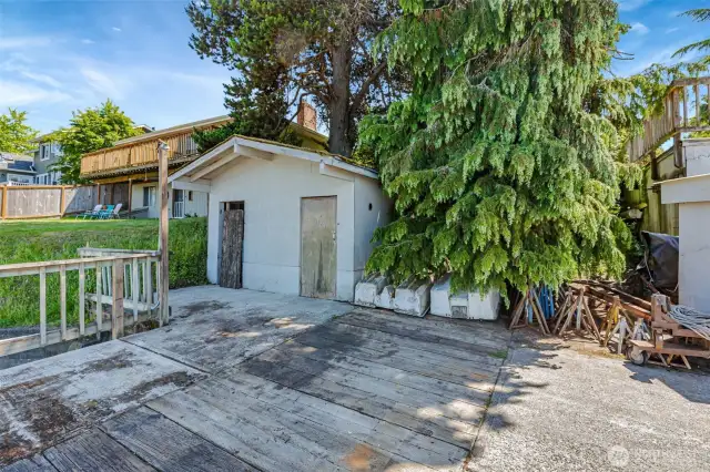 The east boathouse has been utilized as wet rooms. Store your dive gear, paddleboards, wet equipment.  Plumbed and one side is a restroom they were originally intended to be his and hers facilities.