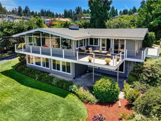 Wrap around view deck