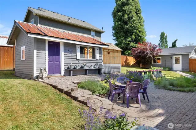 Chic backyard shed—perfect for a home office, art studio, or serene retreat.