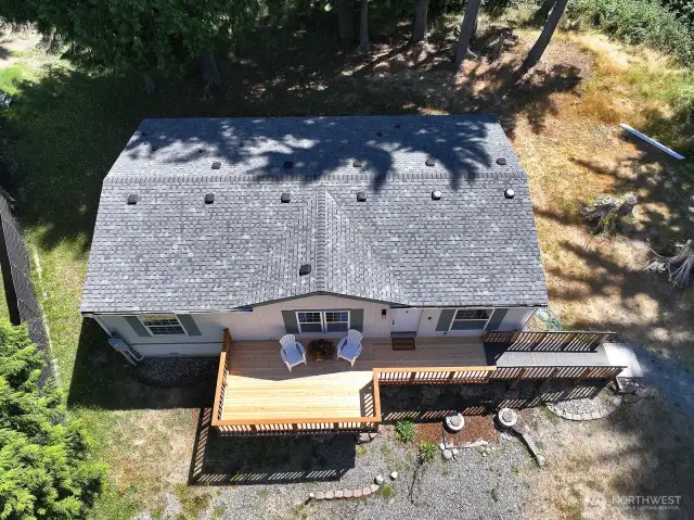 New roof (2025) and new deck (2025)!