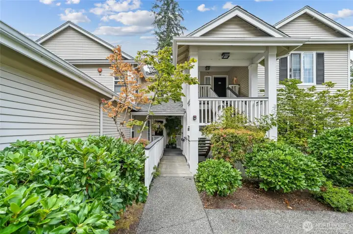 Welcome to WoodinView!  Let's go tour your turn-key, Move-in-ready home. So many updates make it feel like new.