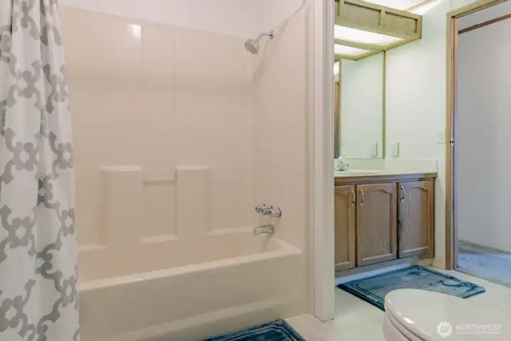 Guest Bath with bathtub