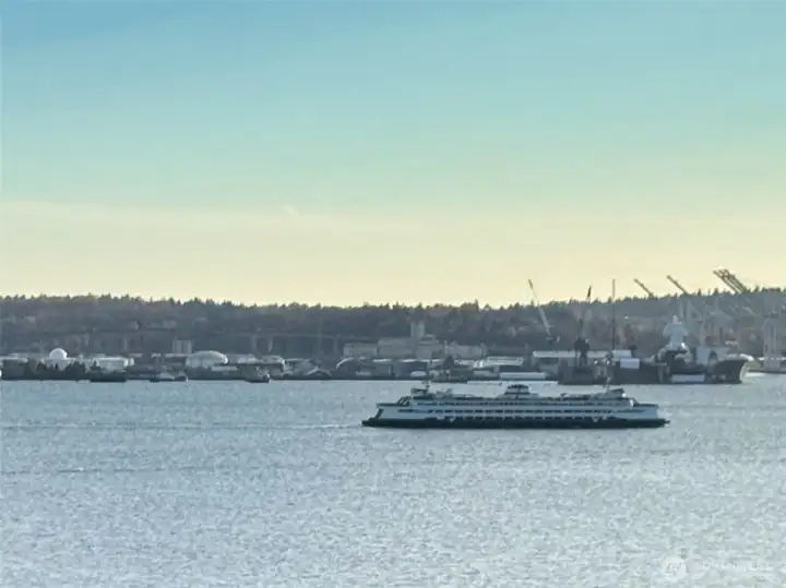 Spectacular westerly views of the sound from the fabulous rooftop deck!