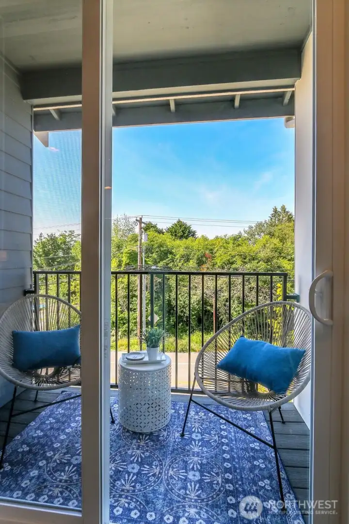 Outdoor covered deck space