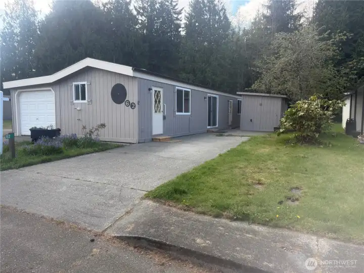 Fresh coat of paing and ready to move in!
