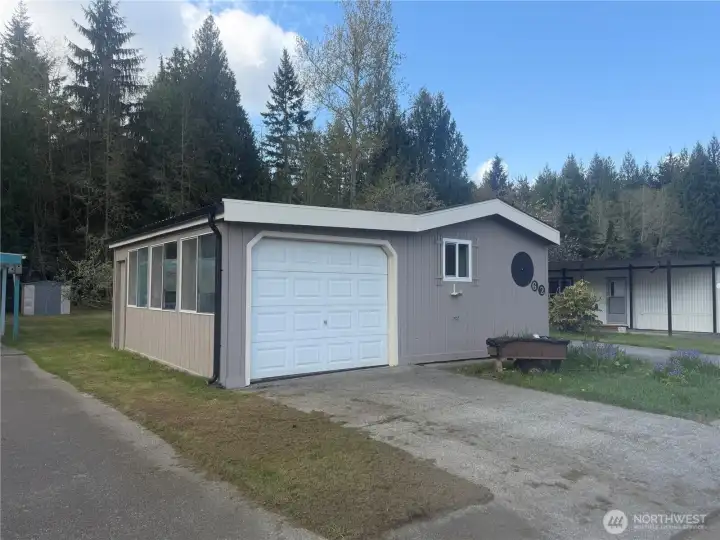 Garage with those big windows and a heater!